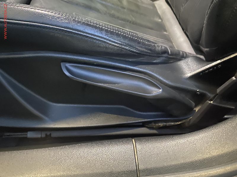 Audi A4 (2016) 2.0 TDi, Bixen, kůže, navi - fotka 14 z 19