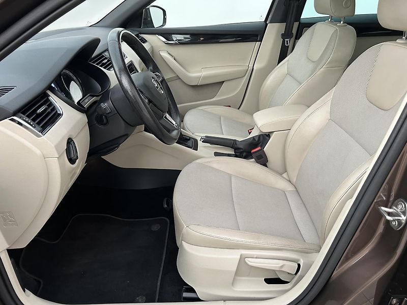 Škoda Octavia 2.0 TDI Style Plus - fotka 23 z 30