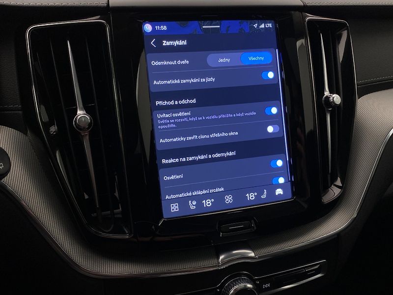 Volvo XC60 T8 AWD RECHARGE DARK ULTRA CZ - fotka 57 z 63