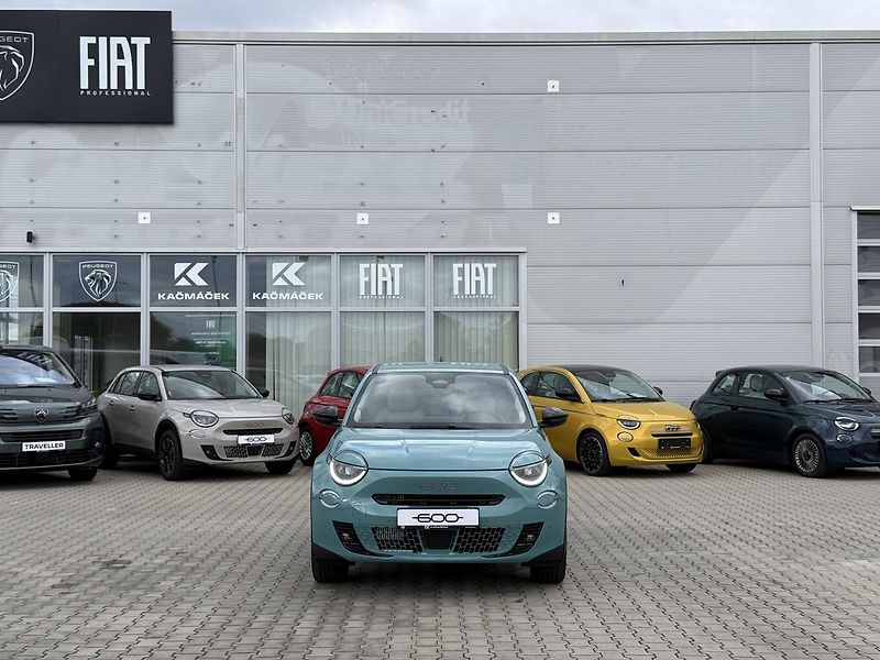 Fiat 600 (2026)  La Prima 1.2 Turbo Hybrid 145 - fotka 8 z 24