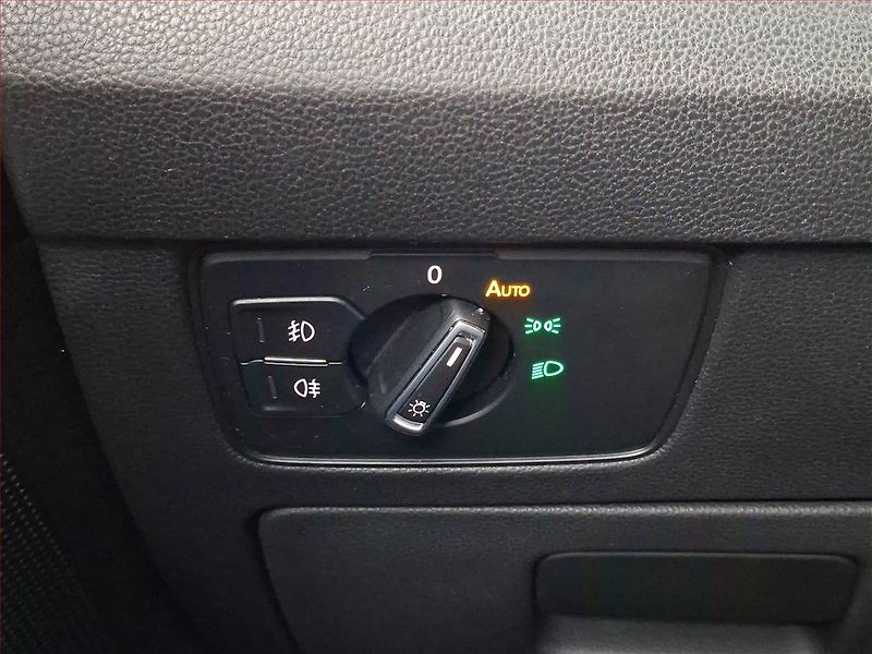 Volkswagen Passat (2021) 2.0 TDI, Automat, Kůže, Navi - fotka 20 z 23