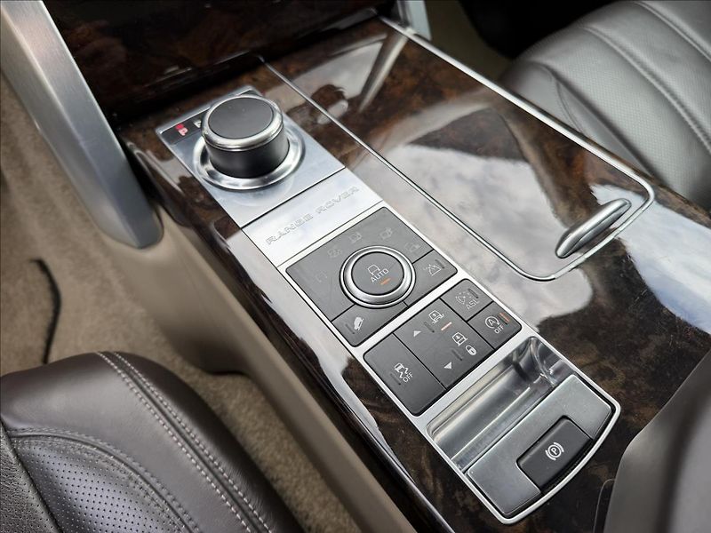 Land Rover Range Rover 5,0 S/C V8 Autobiography DPH - fotka 31 z 44