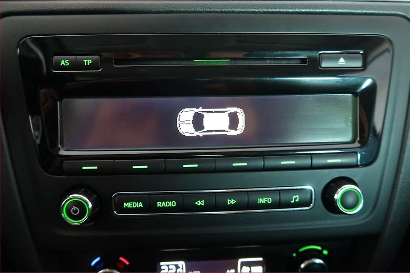 Škoda Rapid (2015) Ambition 1.6 TDI, Tempomat - fotka 17 z 17