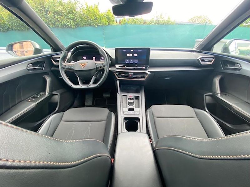 Cupra Leon (2024) Sportstourer 1.5 eTSI DSG 2024 - fotka 16 z 18