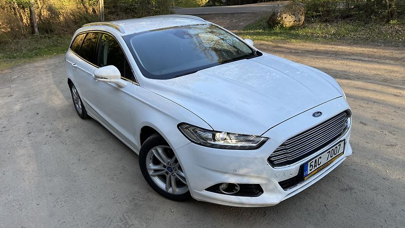 Ford Mondeo (2015) Vignale 2.0 TDCi 132kW PwShift - fotka 3 z 11