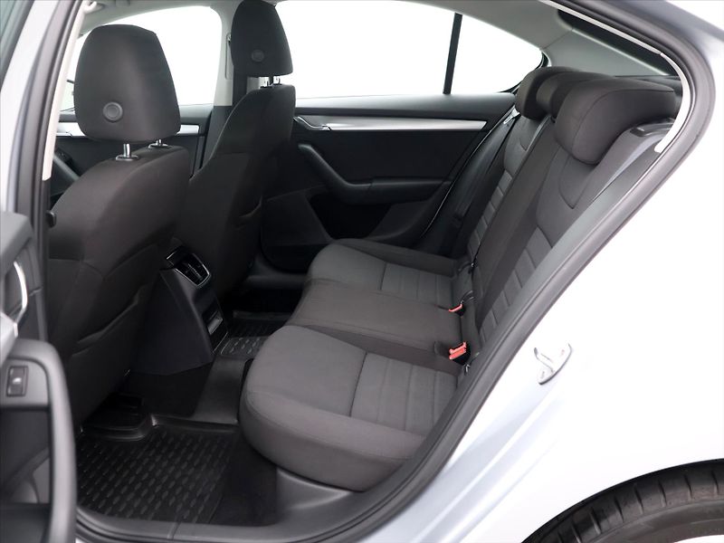 Škoda Octavia 1,6 TDI 77 kW Elegance Aut.kli - fotka 14 z 29