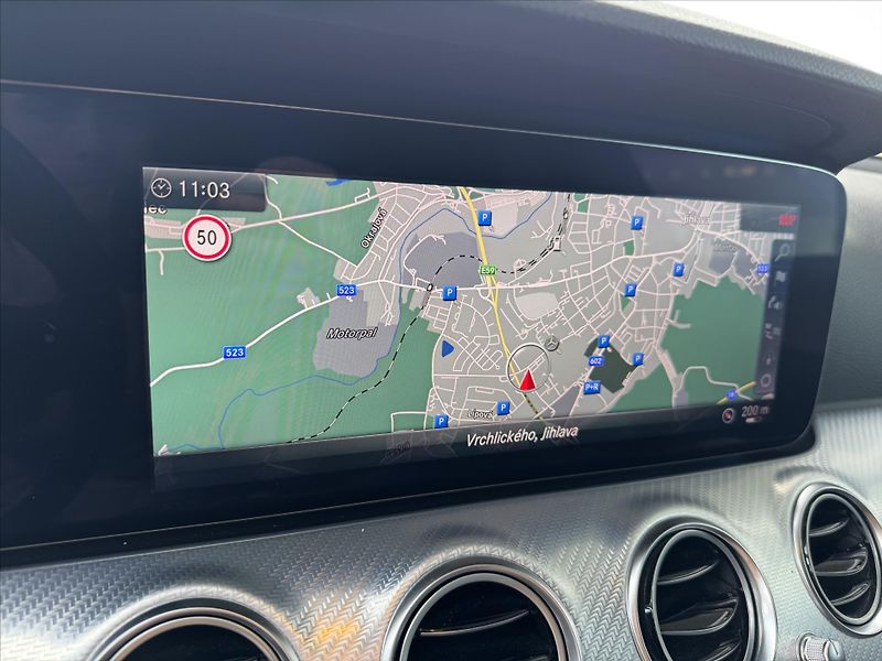 Mercedes-Benz Třídy E E 220d 4M All-terrain - fotka 10 z 33