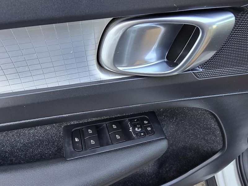 Volvo XC40 - fotka 26 z 43