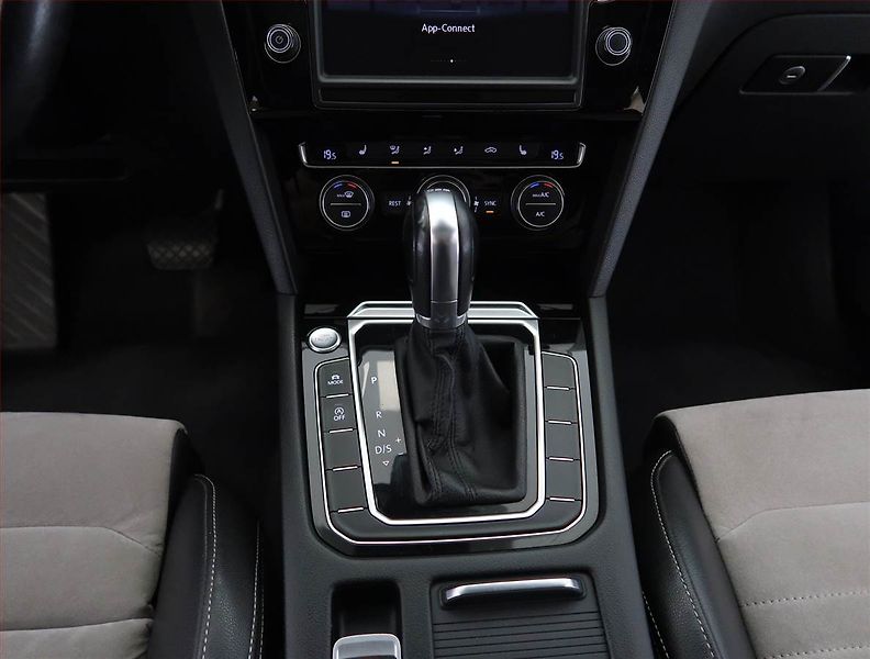 Volkswagen Passat (2015) 2.0 TDI, Automat, Kůže, Navi - fotka 13 z 28