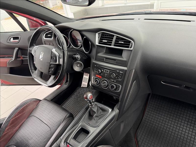 Citroën DS4 1,6 HDI, Manuál, 82kw - fotka 19 z 26