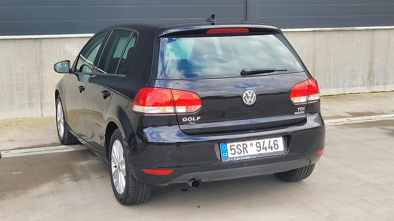 Volkswagen Golf 1,6 TDI 77KW  - fotka 10 z 23