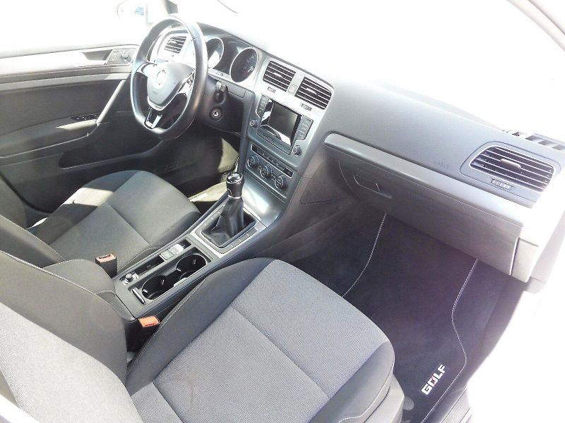 Volkswagen Golf (2017) Trendline 1,2 TSI 63kW - fotka 8 z 21