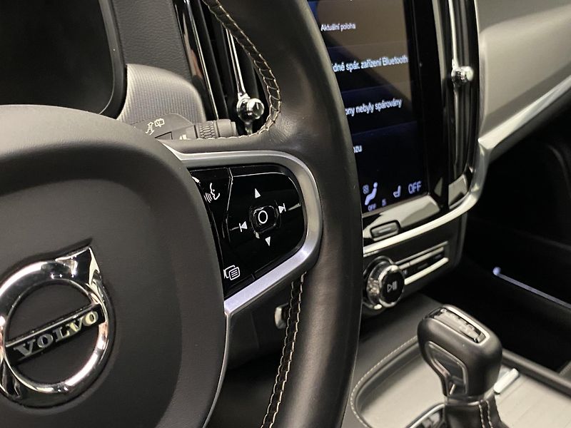 Volvo V90 D4 R-DESIGN AUT REZERVACE - fotka 20 z 47