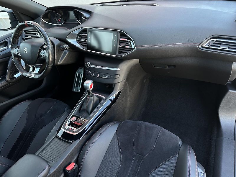 Peugeot 308 308 GTi 272PS NAVI Soundsystem - fotka 41 z 43