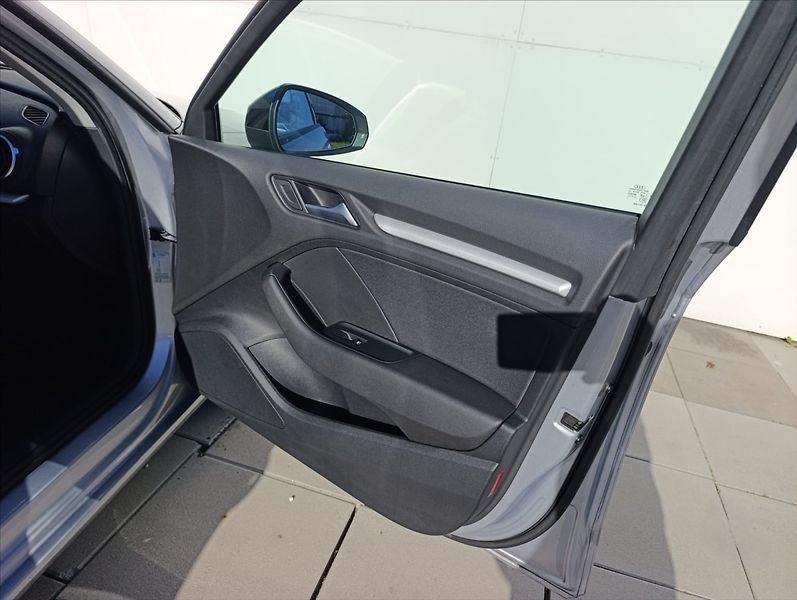 Audi A3 1,6 TDi Aut.klima,Navigace - fotka 25 z 34