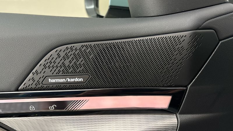 BMW i5 40 AUT eDrive M-paket Touring - fotka 25 z 33