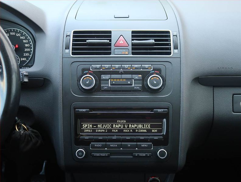 Volkswagen Touran (2011) 1.2 TSI, Tempomat - fotka 11 z 15