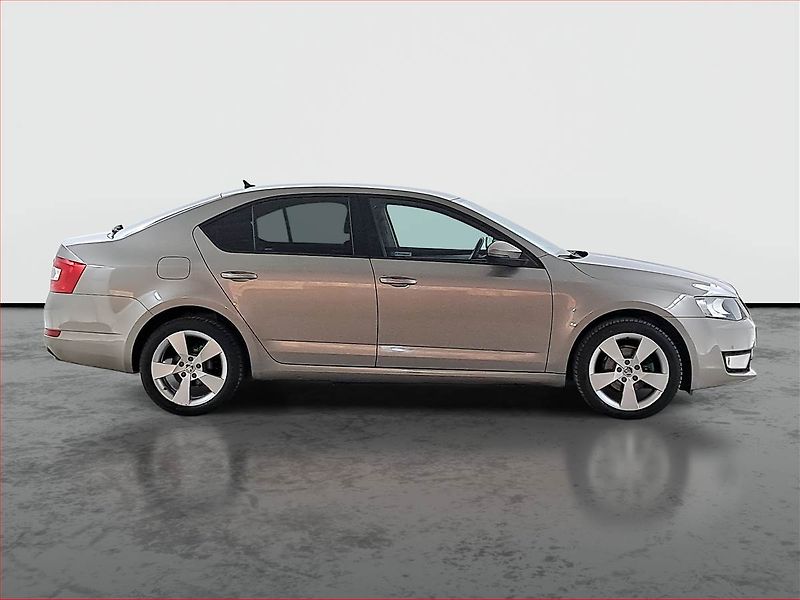 Škoda Octavia (2014) 1.6 TDI, Tempomat - fotka 6 z 19