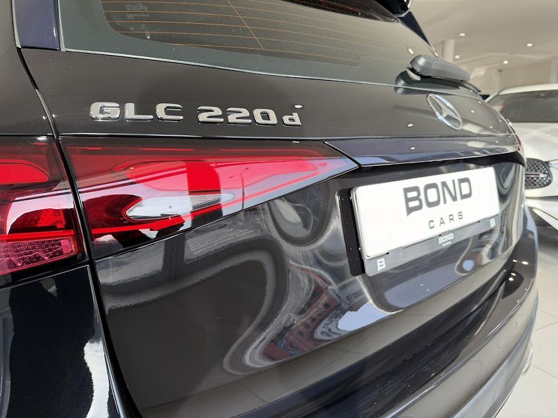 Mercedes-Benz GLC (2023) 220 d 4M/AMGPREMIUM/DIS/PANO - fotka 8 z 20