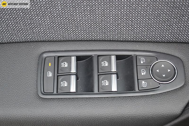 Renault Captur techno mild hybrid 140 - fotka 20 z 49