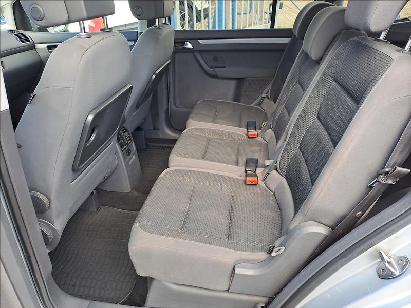 Volkswagen Touran 1,4 i + CNG DSG - fotka 6 z 15