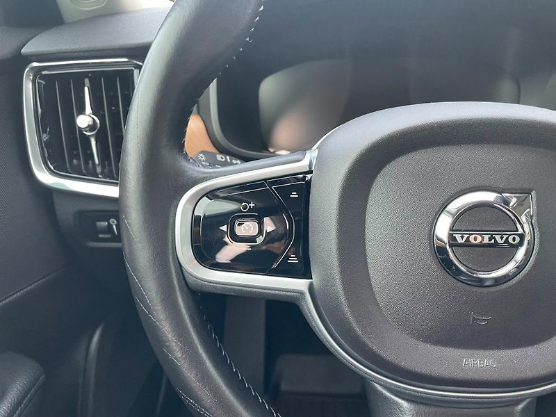 Volvo V90 (2018) D4, 140kW, Momentum - fotka 24 z 28