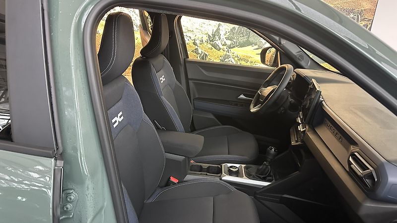 Dacia Duster (2026) Journey Hybrid-G 150 4x4 - fotka 20 z 30