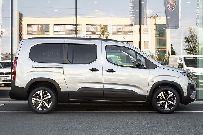 Peugeot Rifter (2026) 1,5 LONG GT 7 míst 130k EAT8 - fotka 4 z 24