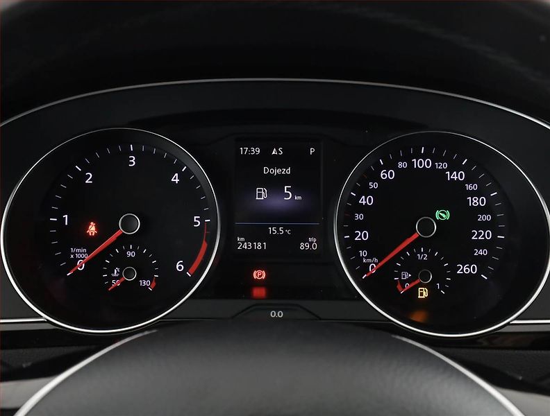 Volkswagen Passat (2018) R-Line 2.0 TDI, Automat - fotka 9 z 18