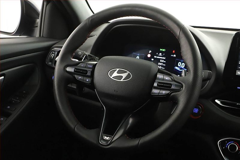 Hyundai i30 (2025) 1.5 T-GDI MHEV 48V, N-Line - fotka 14 z 15