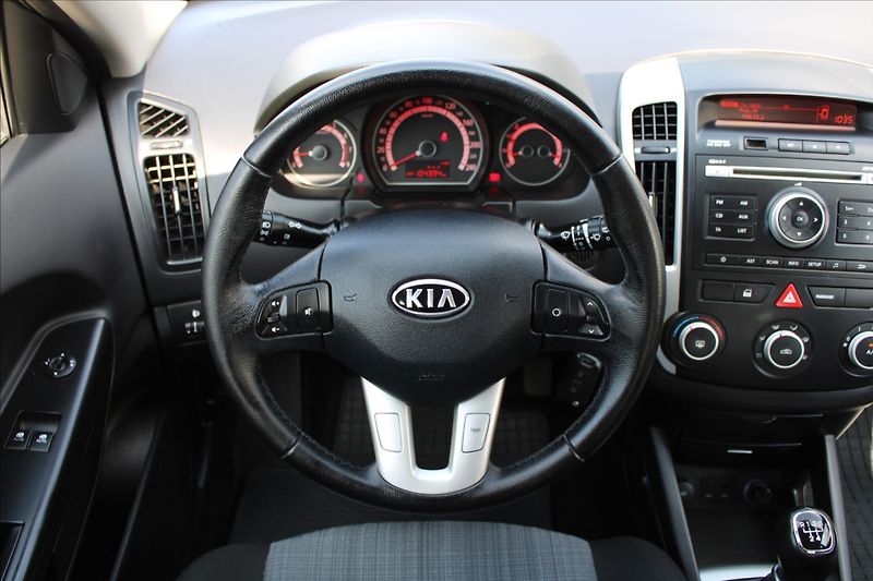 Kia Ceed 1,4 i  NOVÉ V ČR,1.MAJITEL - fotka 10 z 20