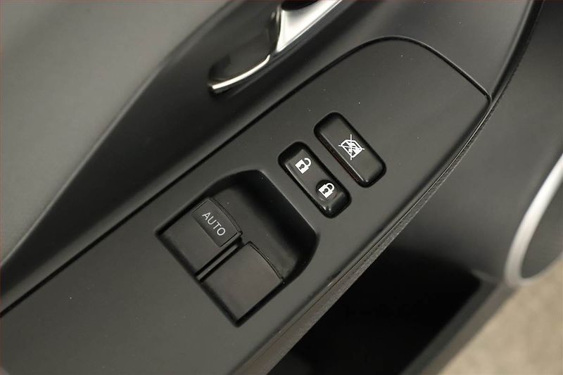 Toyota Yaris (2015) 1.5 Hybrid, Automat, Tempomat - fotka 20 z 23