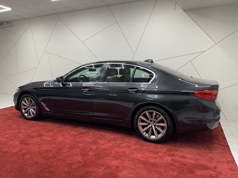 BMW Řada 5 (2018) 530d xDrive*HUD*PANO*KEYLESS - fotka 3 z 20