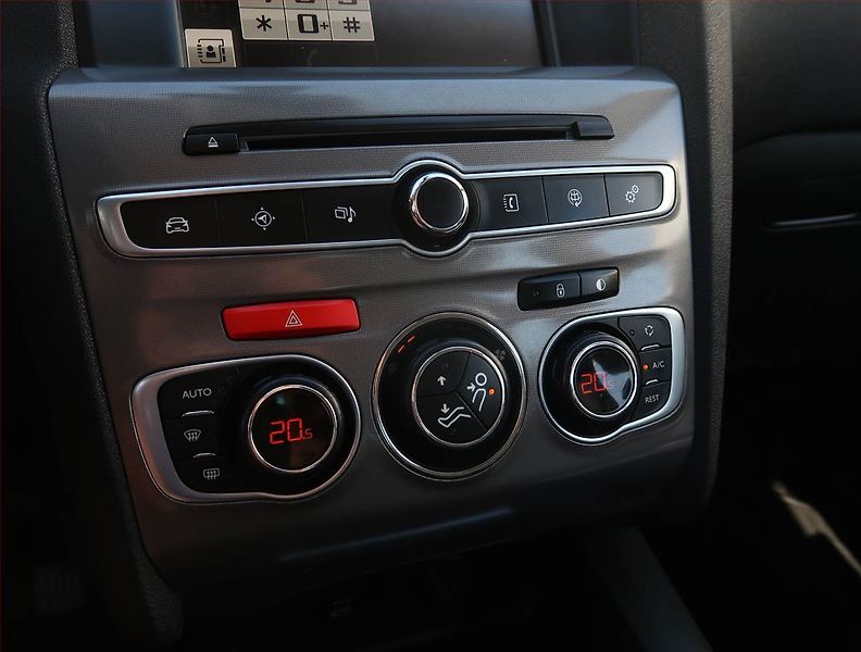 Citroën C4 (2017) 1.6 BlueHDi, Navi, Tempomat - fotka 20 z 20