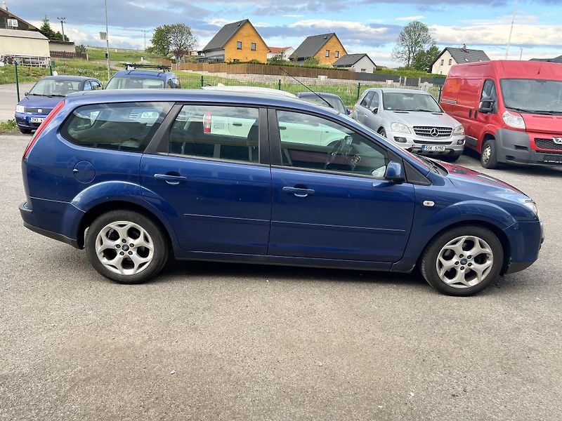 Ford Focus 1,6TDCI 74KW,KLIMA,2xPNEU - fotka 8 z 39