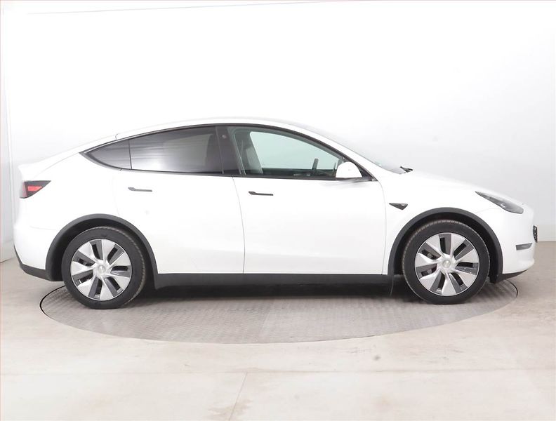 Tesla Model Y (2023) Long Range AWD 79kWh, SoH 92% - fotka 6 z 22