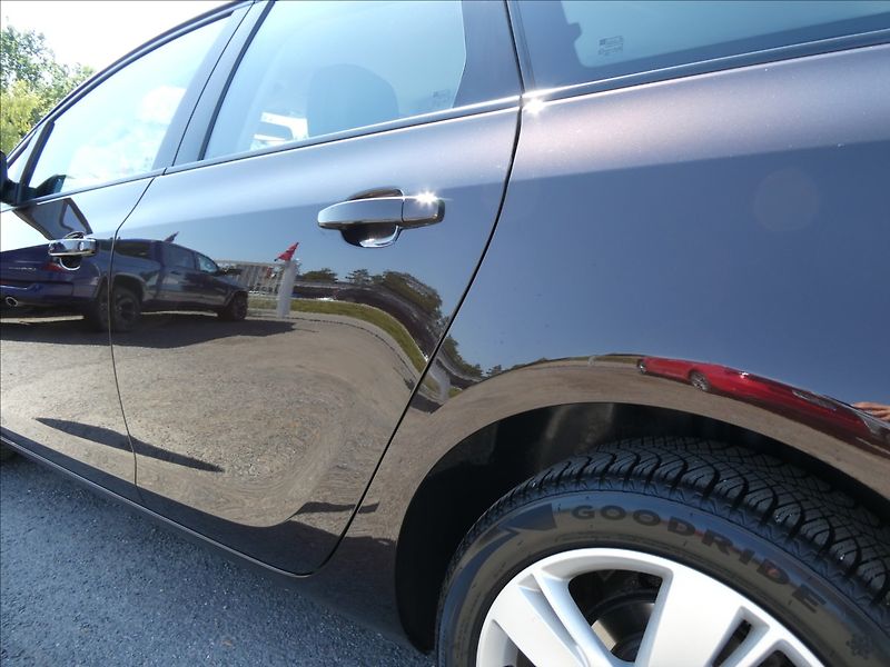 Opel Astra 1,4 i 88kW klima, serviska - fotka 16 z 44