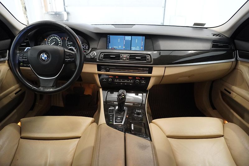 BMW Řada 5 535D SEDAN XDRIVE STEPTRONIC - fotka 22 z 32