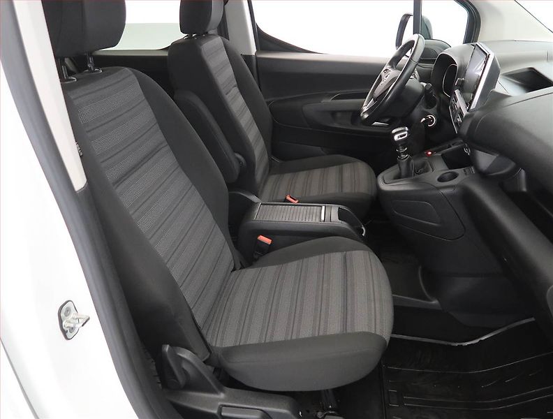 Opel Combo (2022) Maxi Elegance 1.5 CDTI, 7Míst - fotka 9 z 24