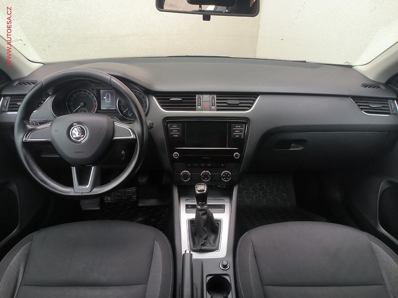 Škoda Octavia (2018) 1.6TDi, ČR, Ambition, zámek - fotka 8 z 18