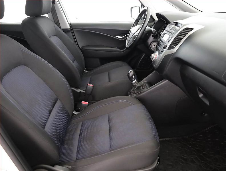 Hyundai ix20 (2016) 1.4 CVVT, Serv.kniha - fotka 7 z 13