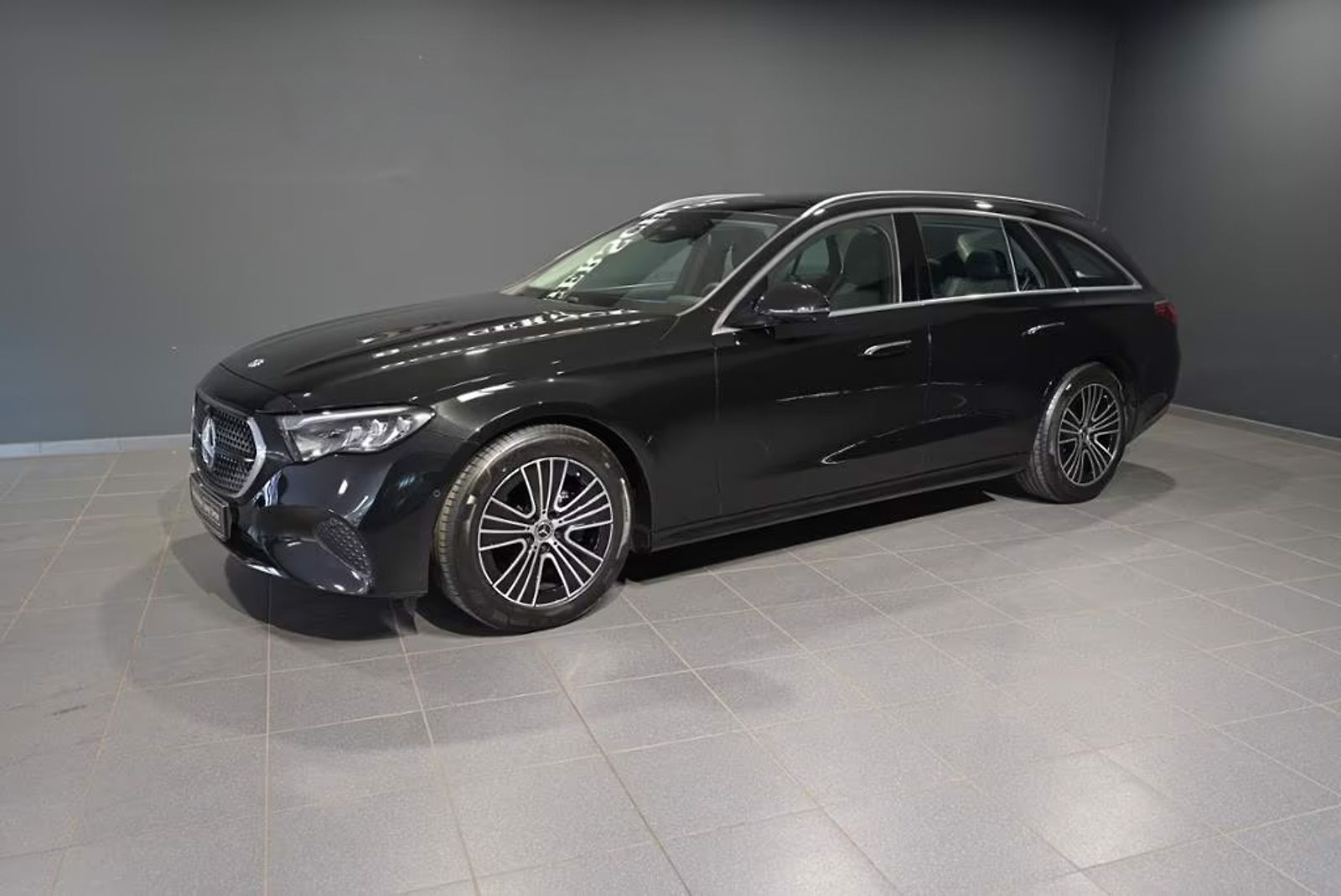 Mercedes-Benz Třídy E 220d 4M Avantgarde 360 Pano Ta