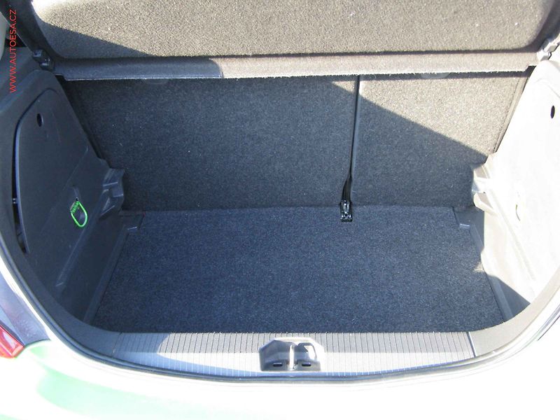 Opel Corsa (2014) 1.2i, ČR, Active, AC - fotka 7 z 21