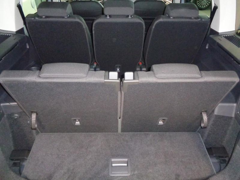 Volkswagen Touran 1.5 TSI 7DSG PEOPLE  110 KW - fotka 29 z 30
