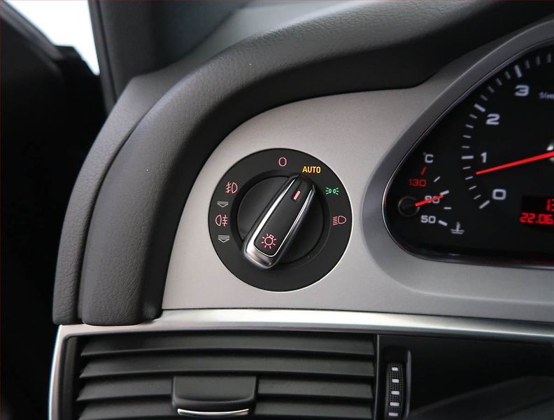 Audi A6 (2010) 3.0 TFSI, 4X4, Automat - fotka 27 z 29