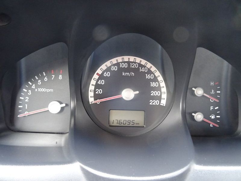 Kia Sportage (2006) 2.0i,104kW,4X4,ALU - fotka 7 z 20