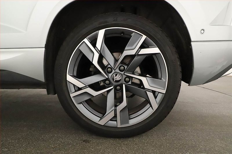 Škoda Karoq (2025) 2.0 TDI, SPORTLINE, 4X4 - fotka 21 z 21