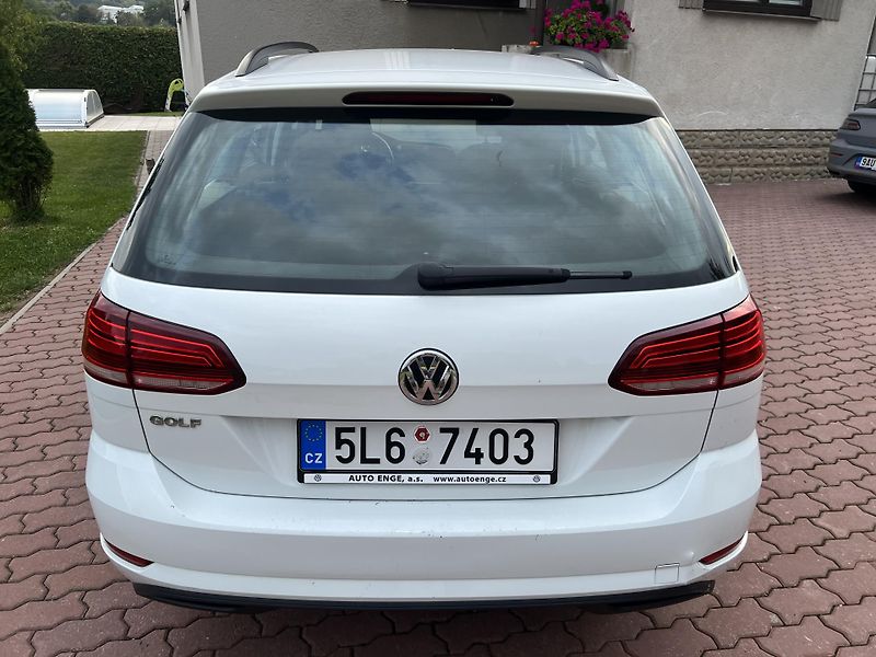 Volkswagen Golf 1.0 TSI 85KW,1 MAJITEL,SERVIS - fotka 6 z 40