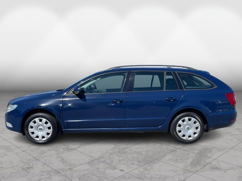 Škoda Superb COMBI 2.0 TDi COMFORTLINE - fotka 3 z 25