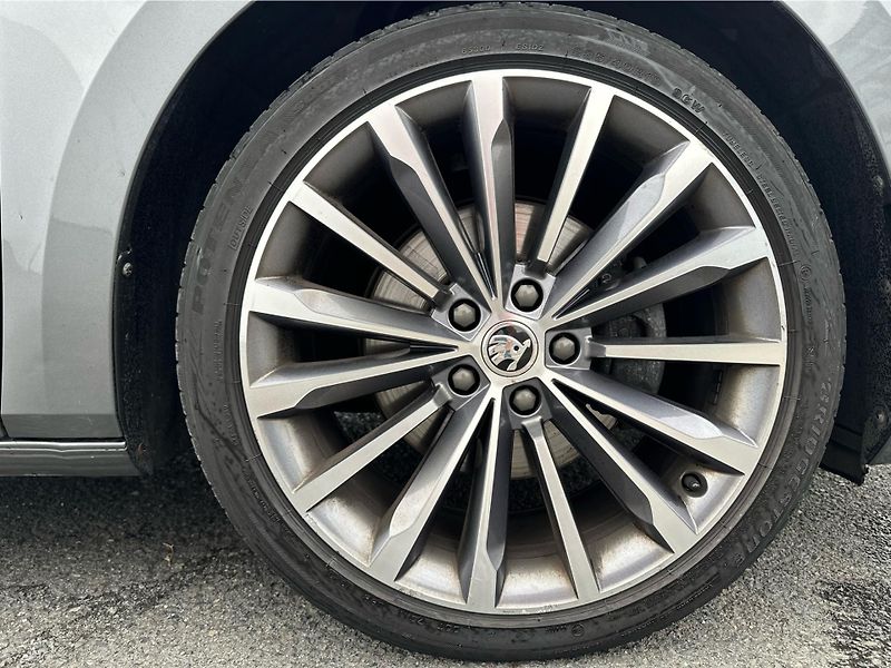 Škoda Superb L&K 2.0 TDI 147kW 4x4 - fotka 24 z 24